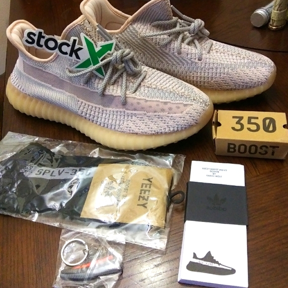 Yeezy boost 350 v2 main image 4